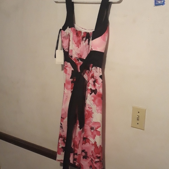 Dress - Picture 4 of 4